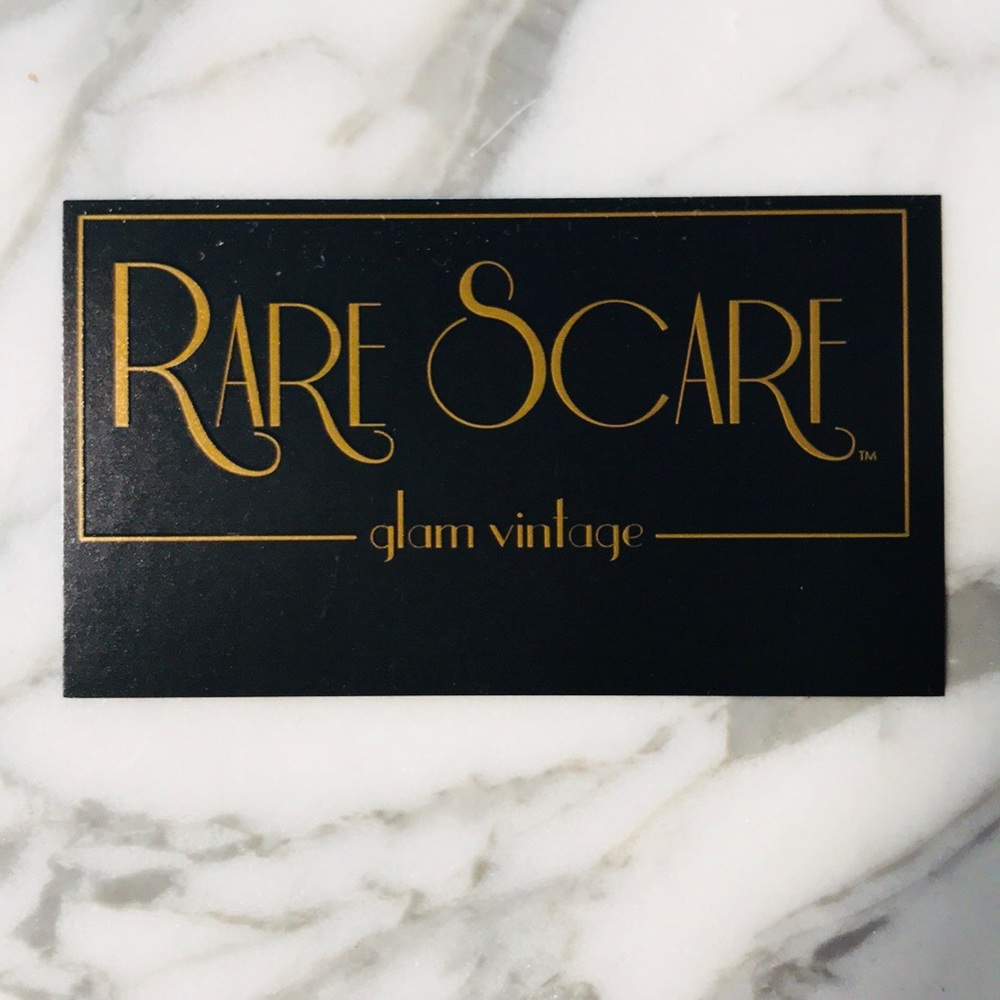 Add to your favorites for your Vintage shoppn🖤